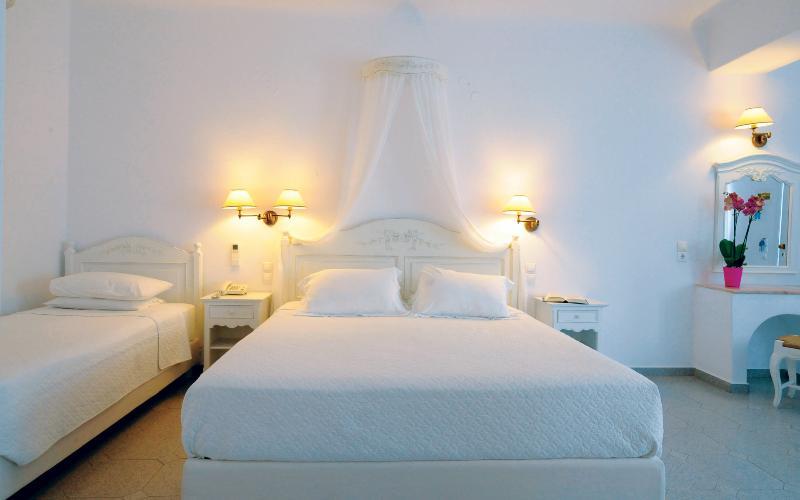 Kamari Hotel 3*